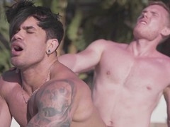Muscled hunk Pietro enjoys outdoor raw anal