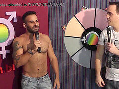 #TBTPapoMix - sex industry star Brenno Santiago responde as perguntas picantes do game do PapoMix - Exibido em Julho/2015 - Parte 3 - Twitter:@TVPapoM