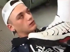 Sneaker Im Bus