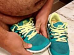 smashing wifes nike whips out