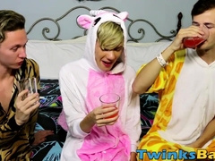 Homo three-way with 3 fit youngsters who never use condoms