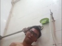 thai boy JO in shower on cam (2'15'') 6