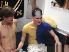 Fresher blows two dicks in college gay 3some