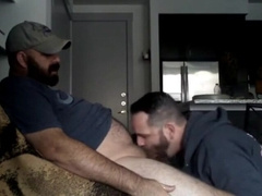 Latino Amateur Blowjob mit Cum Tribute