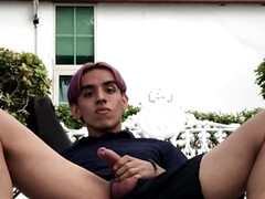 I found a blind spot in the parket sooo I decided to jerk off and feel the adrenaline that comes with doing hot stuff in public