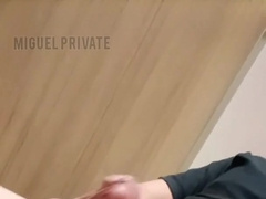 Jakol sa Public CR ng Mall sa Pasay City