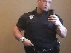 Pro bodybuilder show his muscle abs