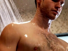 Hung fellow Finn Harding putting on a great solo show