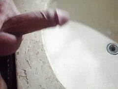 FAST HANDJOB - CUM ON SINK - AMATEUR HOMEMADE