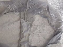 Ejac sur culotte blanche de ma femme