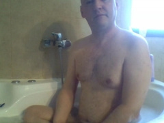 im smooth-shaven my face in tub tube