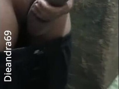 Ngocok kontol sampai crot banjir sperma kental