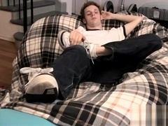 Jarrod Prince strips and jerks off while parading his feet