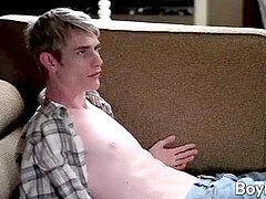 Vampire seduces his twunk prey to give up his caboose tonight