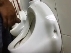 Baños publicos de Buenos Aites Argentina , exhibición de porongas