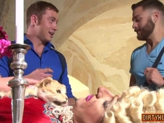 Watch this hot muscle dude take a hard anal pounding and a hot load in his ass