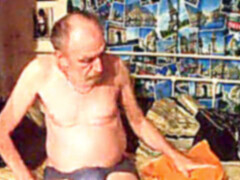 Windelhose im Bett voll gemacht