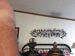 icumoveru stretches his big balls
