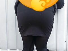 Public peeing dressed upp