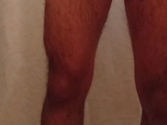 Masturbandose en la ducha hasta eyacular.