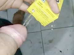 Bacho ki fruity mein mut aur upar se lund ka taja dudh. Pee in fruity juice box and garnish with semen.