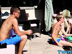 twunks has his arse sprayed with cum after barebacking