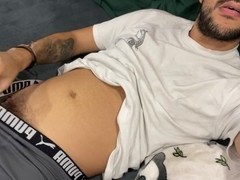 Hunky guy cums on himself with massive cock in hot solo session