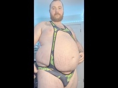 Big piggy Yatted Zaddy chugs and shakes his huge backside