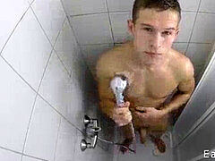 blond Skater Gets hj