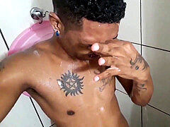 Masturbando, tattoo, novinho-roludo