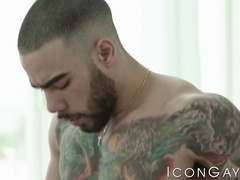 Muscular jock Papi Suave ass fucks Max Adonis who sprays cum