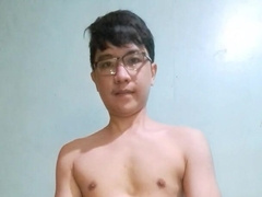 Japanese boi hitting his rod again