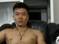 Japanese Asian Fellow 健身教練噴射