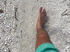 Freeballing on the beach (Slow-motion)