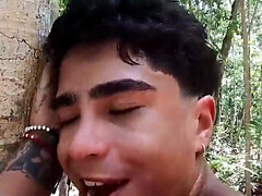 Cain Gomez hops in the car of a tourist and gives head