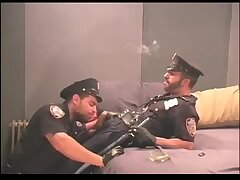 POLICIAS FUMADORES