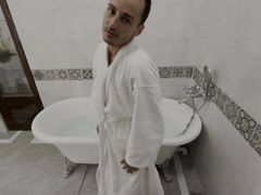 Wanking and Pissing in the Bath