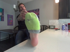 Roomy Let's you Jack Off to his Jaw-Dropping Feet for the Very First Time (Utter)
