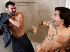 Complete bathroom sex between Ty Mitchell & Ian Greene