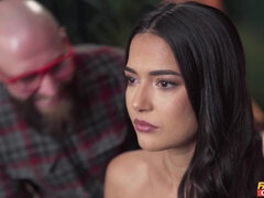 Leie, Grosser arsch, Schwarz, Blasen, Schwanz, Aufs gesicht abspritzen, Natürlichen titten, Rasiert