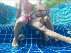 Leie, Blondine, Milf, Pool, Schwestern, Schlampe, Badeanzug, Spanner