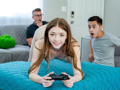 18 jaar, Pompom meid, Hondjeshouding, Dubbele penetratie, Man man vrouw, Tiener, Trio, Tieten likken