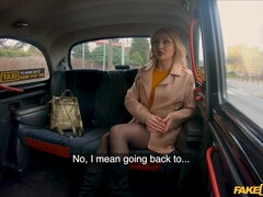 Enthousiasteling, Blond, Pijpbeurt, Auto, Diep in de keel, Natuurlijke tieten, Kousen, Tieten likken