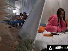 Noire, Attrapée, Tromperie, Interracial, Masturbation, Réalité, Adolescente, Nénés