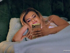 Спальня, Минет, Брюнетки, Юбки, Тату, Стринги, Сиськи, Подглядывание