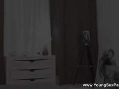 お尻, デカチン, フェラチオ, 茶髪の, ダブル開発, 天然, ティーン, 三人