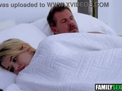 18 jahre, Familie, Zierlich, Taboo, Jungendliche (18+), Titten, Onkel, Jungfrau