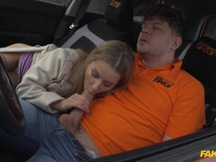 Arsch, Blondine, Stiefel, Tschechisch, Lecken, Kurzes haar, Tätowierung, Titten