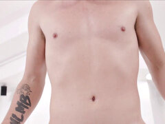 Sucer une bite, Gorge profonde, Interracial, Tatouage