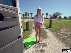 Enthousiasteling, Pijpbeurt, Autobus, Sperma in mond, Hondjeshouding, Hardcore, Hd, Geschoren